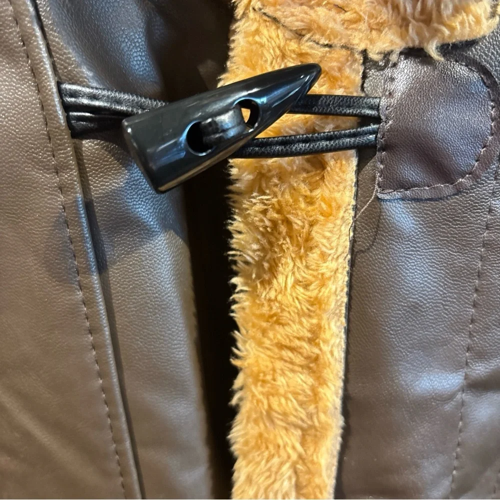 MEN HOODCOAT LEATHERLIKE FINISH PLUSH LINING TOGGLES BUCKLES 48 CHEST STREETWEAR - Picture 4 of 14